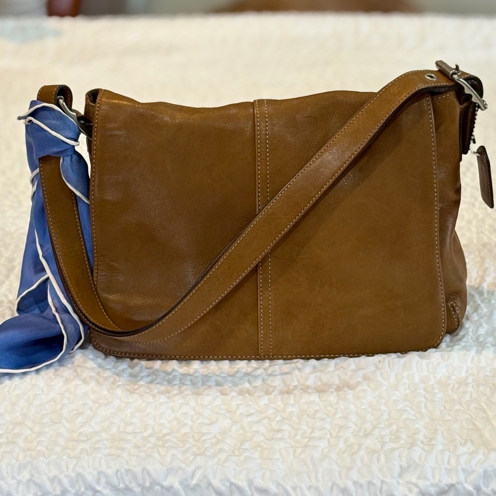 COACH Vintage Hampton Shoulder Crossbody Leather Bag  Pretty! &100% Silk Scarf 💙